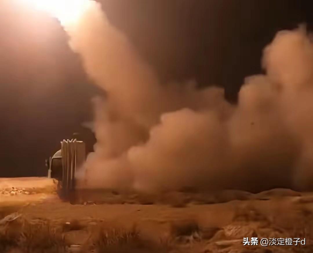 伊朗BM120远火突袭 美军基地遭重创
 
伊朗新型制导火箭炮夜袭科威特美军基地