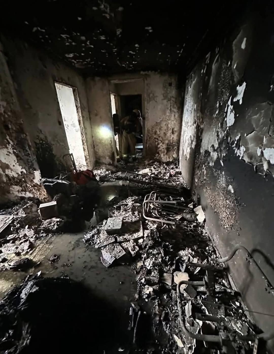 【(多图)大埔宏福苑大火│火场內部单位曝光 满目疮痍 慘不忍睹】大埔宏福苑上周三