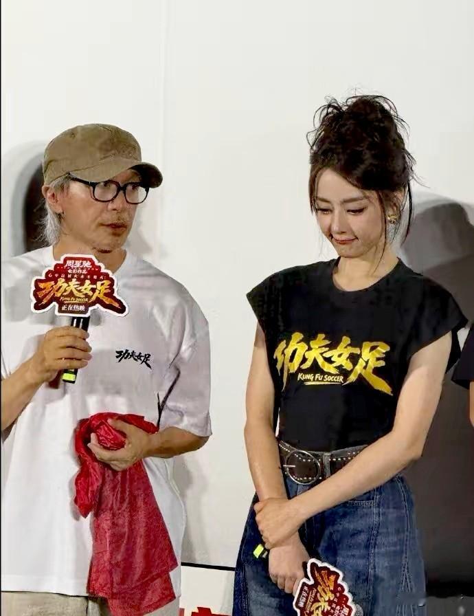 沉默的周星驰和上涨的票房！2026年7月11日，周星驰执导的《功夫女足》上映，首