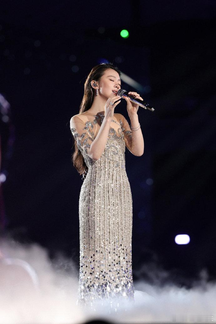 江苏卫视跨年阵容让人期待 江苏卫视跨年 江苏卫视跨年阵容太惊喜！单依纯、希林娜依