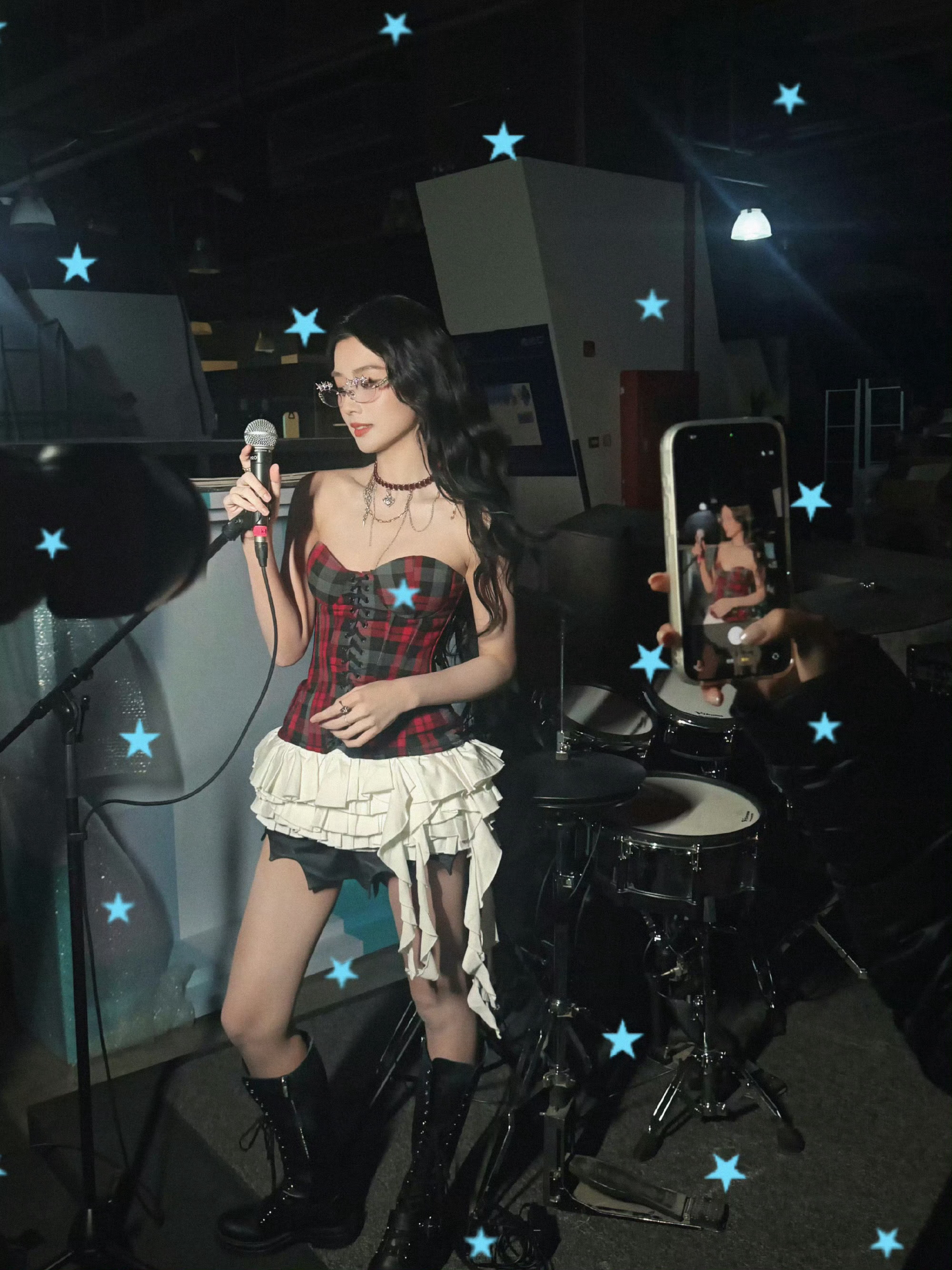 过去的一年辛苦啦！即将是新的开始～卢昱晓未来也请继续一起吧！！新年快乐🥳～ 