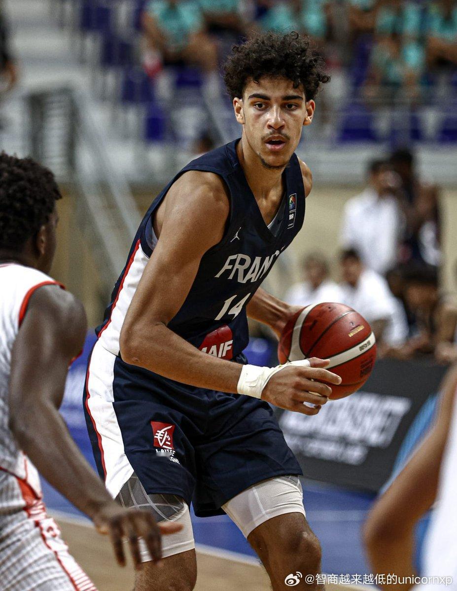 Nathan Soliman(2009-203cm-F)对阵西班牙U16砍下26