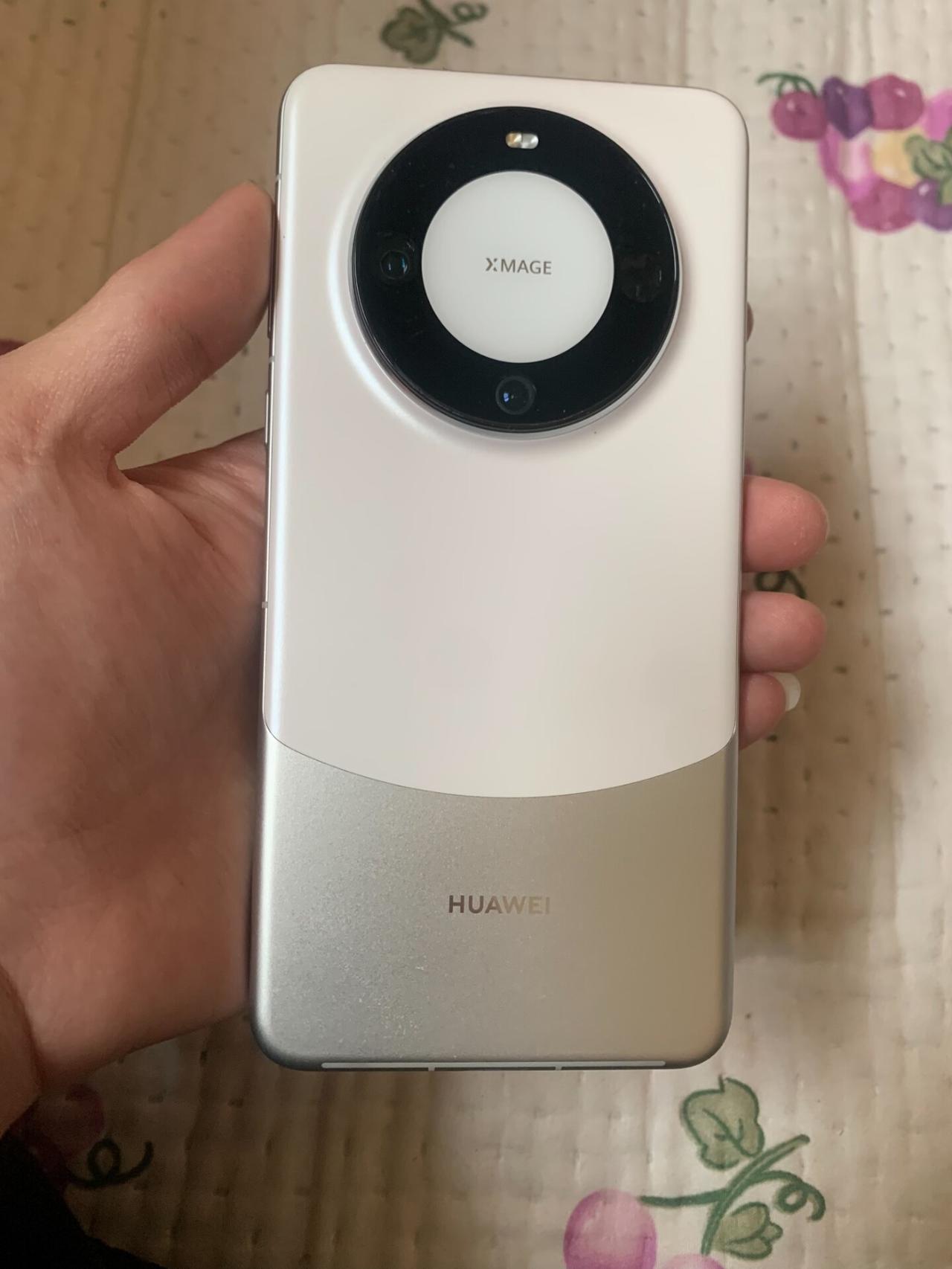 华为Mate系列回归的经典之作，Mate 60 Pro，2026年估计还有不少机