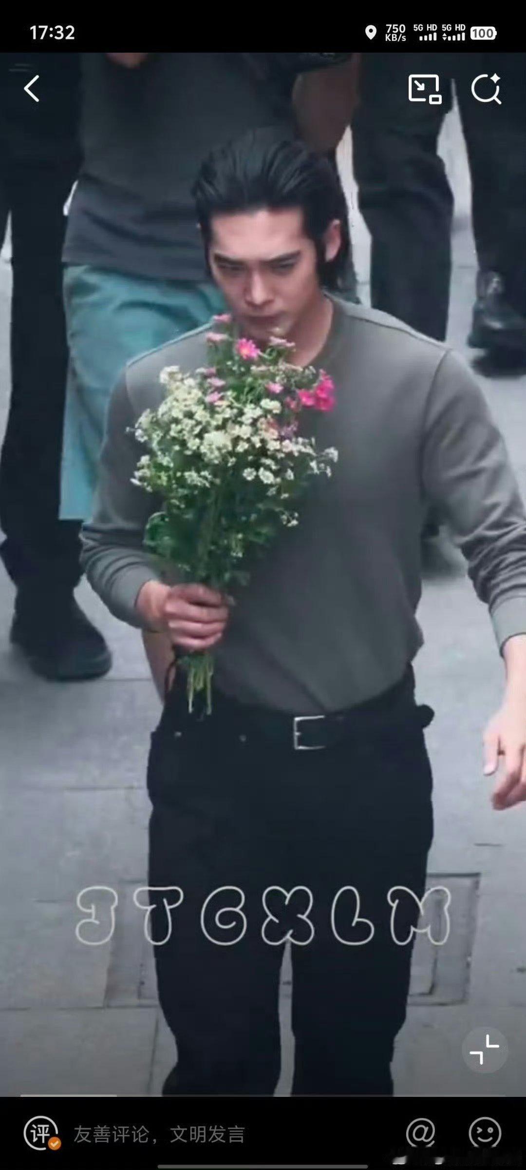 没开化的野人[挖鼻]丁真都比他干净清爽10倍 ​​​