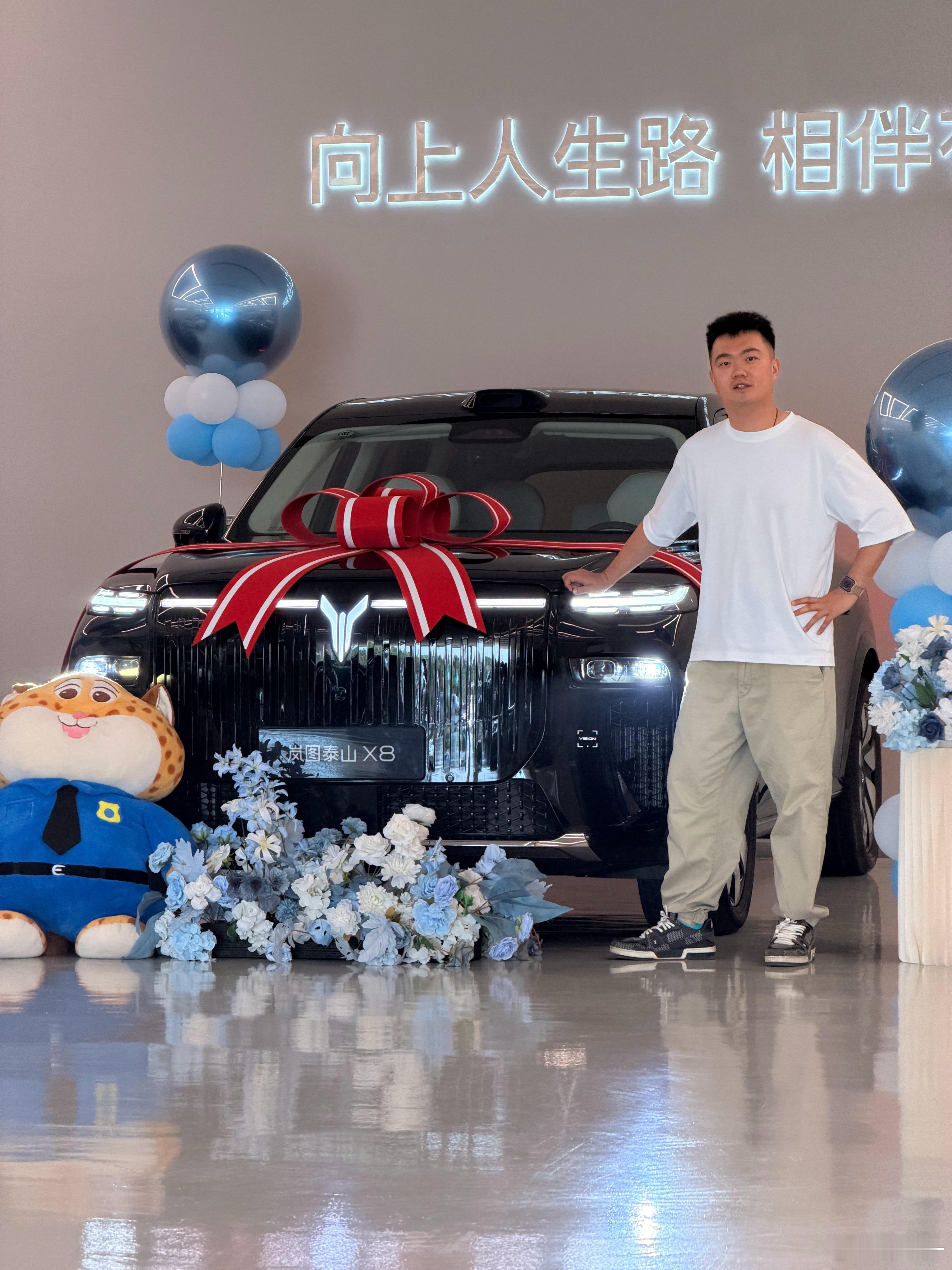 泰山X8提车！这车30出头，5.2米的大黑武士带3腔空悬带后轮转向带乾坤智驾带冰