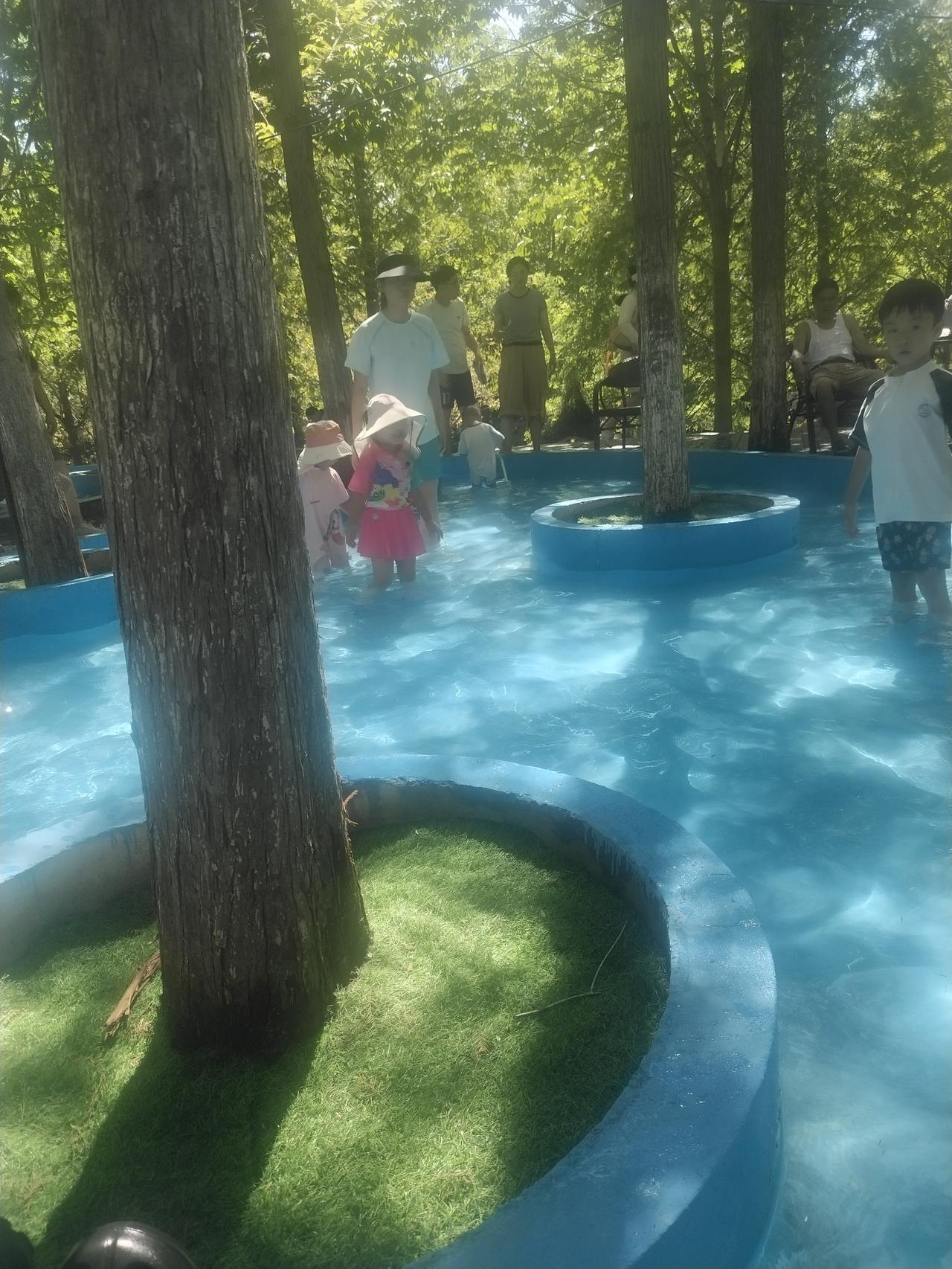 狂妄自大是赵家班的特性，人生路漫，切记根深才会叶茂！品行才是你飞跃的动力！望全班