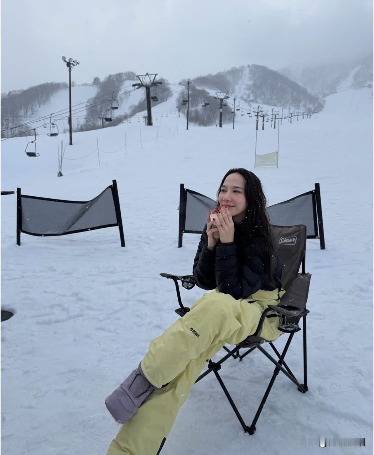 Aump与众好友在日本滑雪度假。。⛷️⛷️