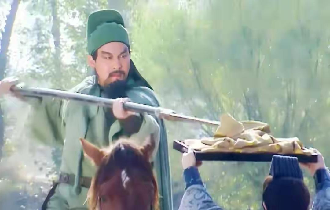 灭袁绍前曹操为何先打刘备？你看刘备穰山招募哪8大猛将，许昌危
 
官渡之战刚到胶