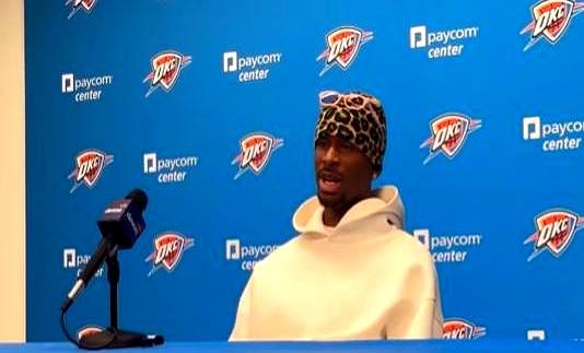 37岁库里伤停俩月，勇士的遮羞布彻底没了。
现在32胜31负排西部第8，打雷霆