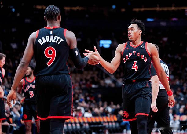 NBA杯比赛的裁判吹罚情况挺有意思。猛龙球员斯科蒂 - 巴恩斯说，在NBA杯里裁