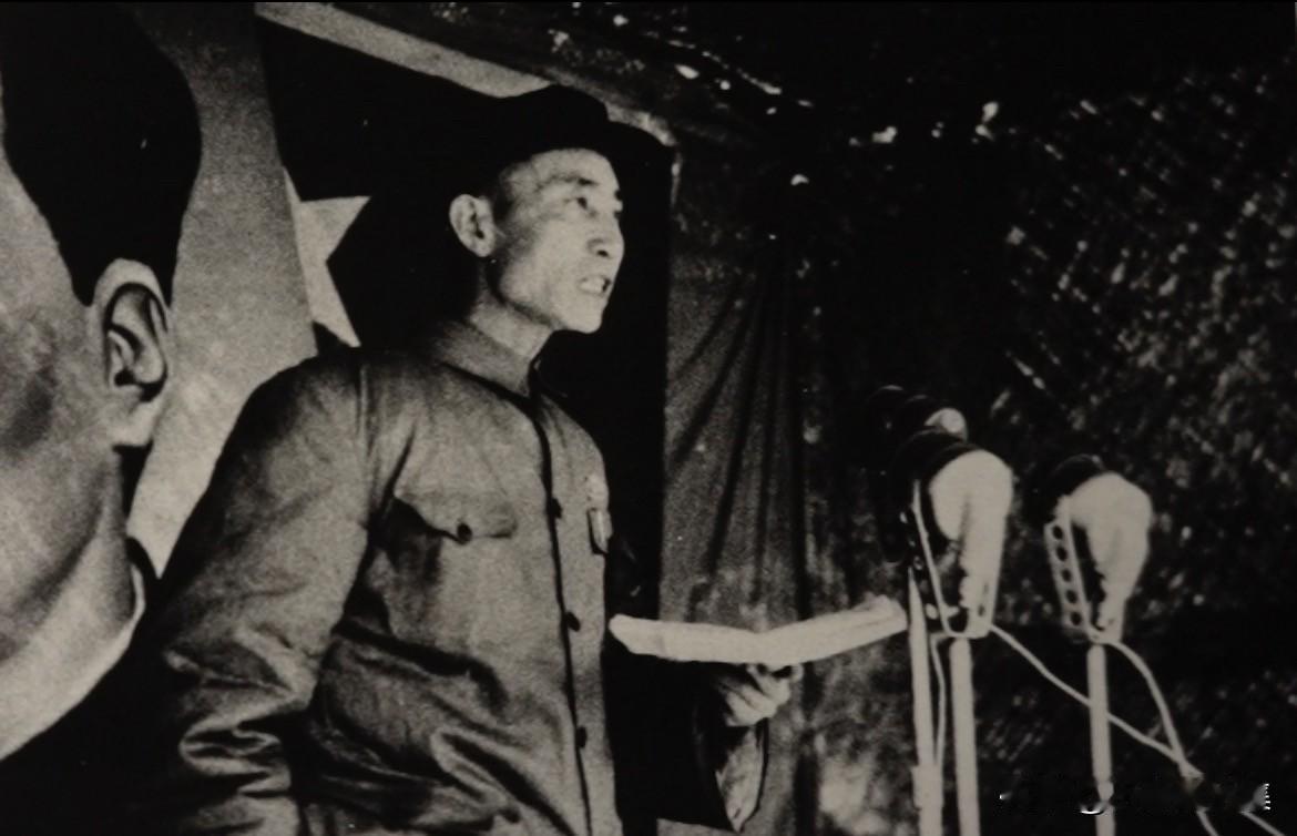 1949年12月23日，郑天翔率领152人的工作团进驻包头。1950年2月13日