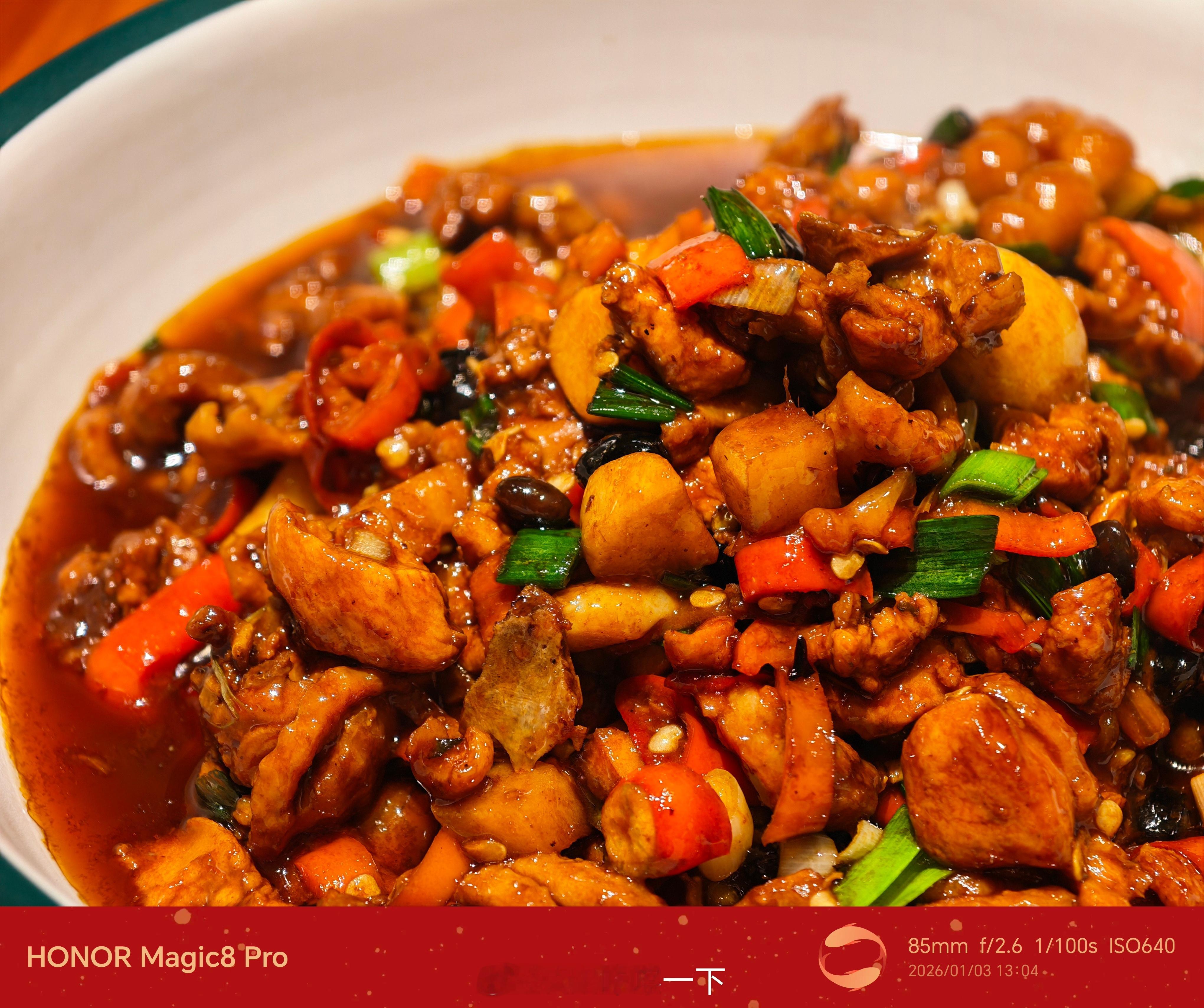 晚安朋友们，在景德镇吃的一个烧鸡，菜上来我发现吃不到几块肉