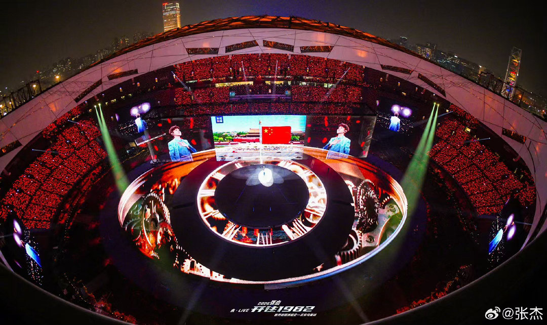 张杰和粉丝在鸟巢合唱最美的太阳 谁懂啊！在鸟巢和张杰一起唱《最美的太阳》，万人合