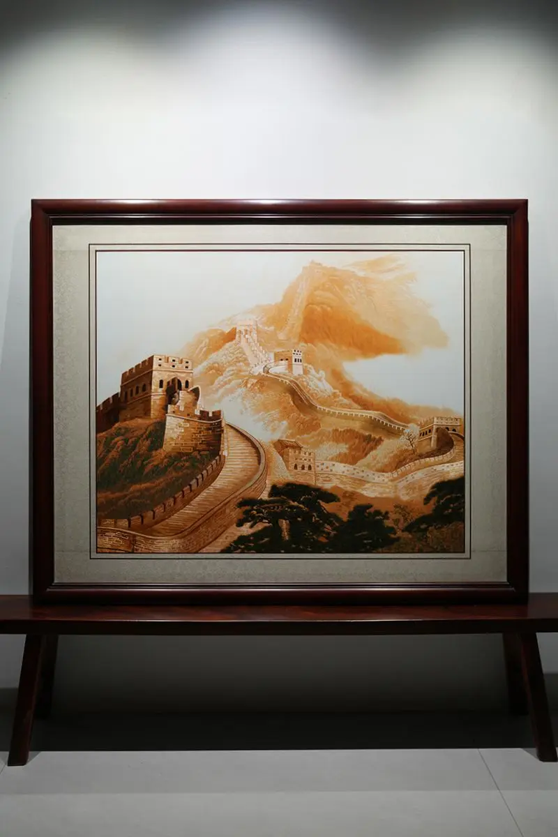 丝绣万里长城，一轴锦绣纳宏图基业 彩丝叠绣万里雄关，走线分城墙坚实、远...