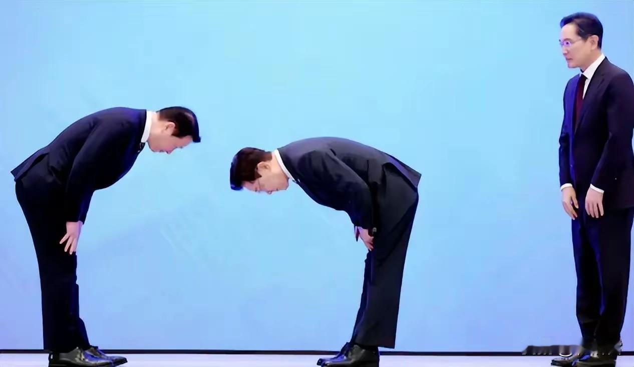 剧情大反转，李在明给崔泰源鞠躬，崔总一副当之无愧的样子，结果，还不到两个月，韩国