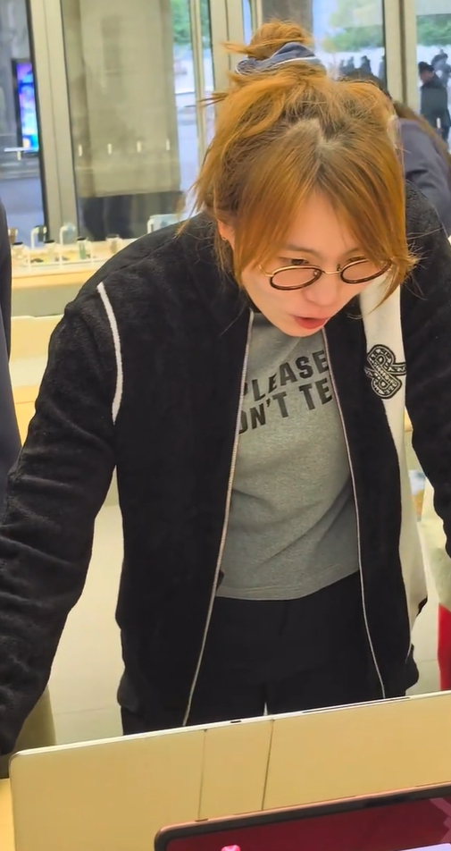 傅园慧给妈妈购买了一台华为Mate X7典藏版我一直都以为爸妈要用千元机，因为她