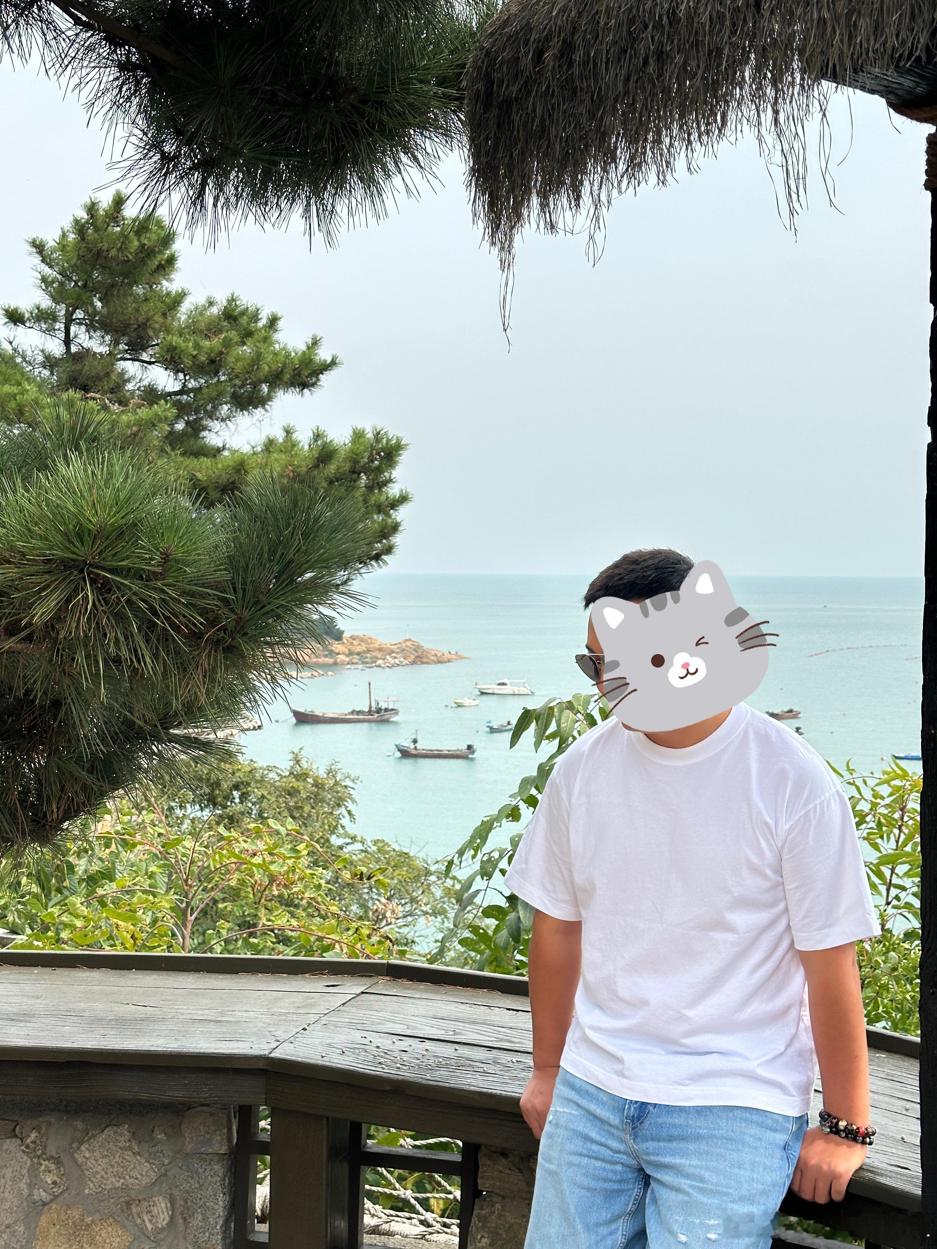 人类还是蛮神的，下午还在某沿海酒店喝下午茶，一转眼已到北京家里[偷笑] ​​​
