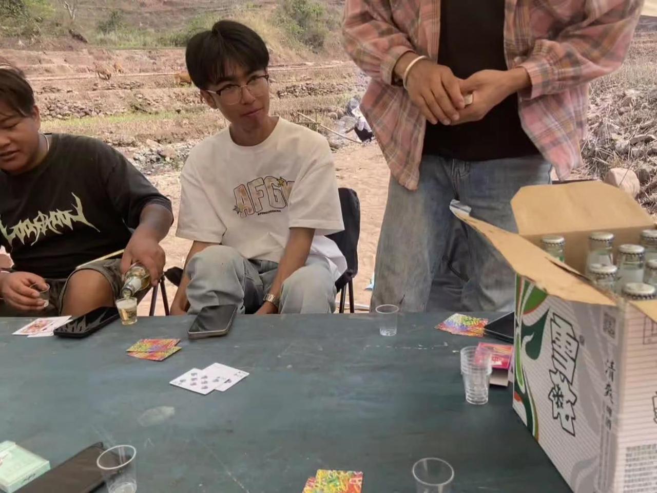 又是一年各奔东西 年年都不想如此 却年年如此