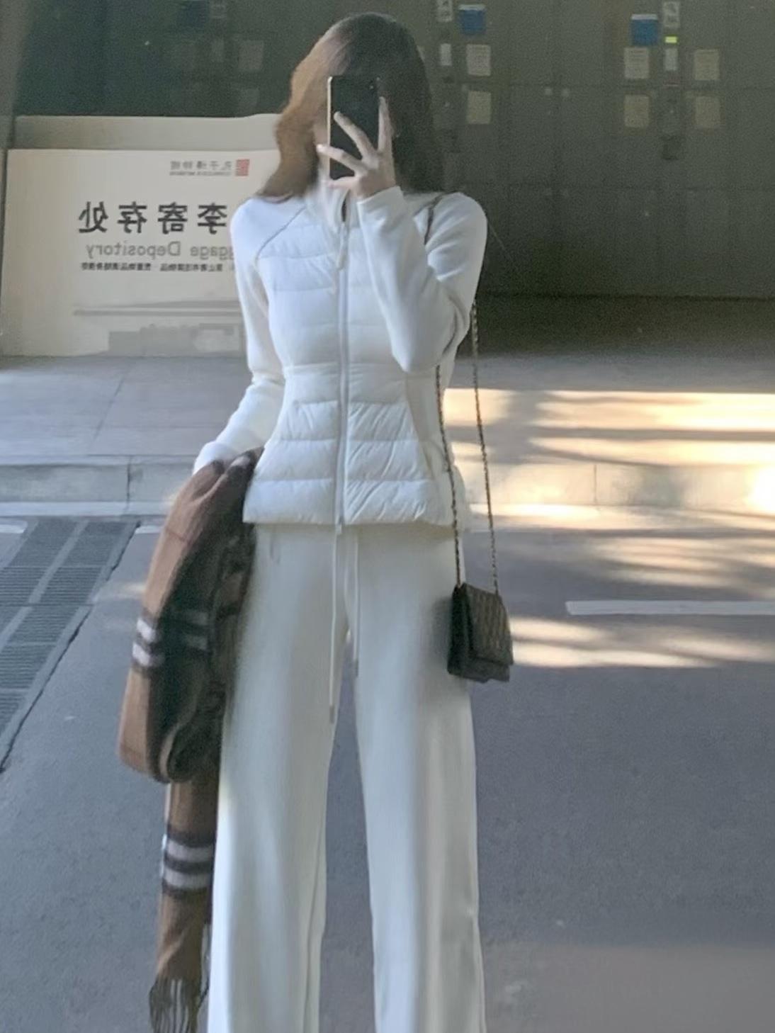 我奶同款排骨羽绒服怎么又火了？前些年流行过超大号的面包羽绒服、霓虹色羽绒服、菱形