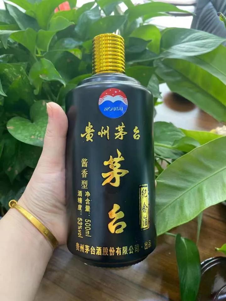 这茅台哪里不对呢？总感觉少了点什么呢？一下子又说不上来，来一起看看少了点什么，在