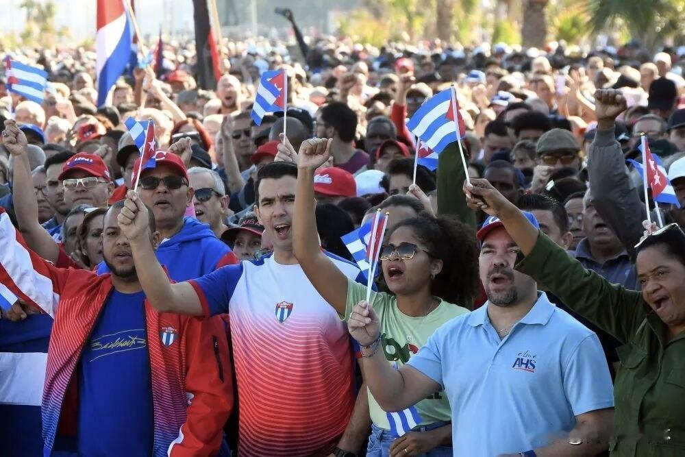 硬刚美国！古巴主席强势发声：侵略者必撞铜墙铁壁
 
当地时间3月17日，古巴国家