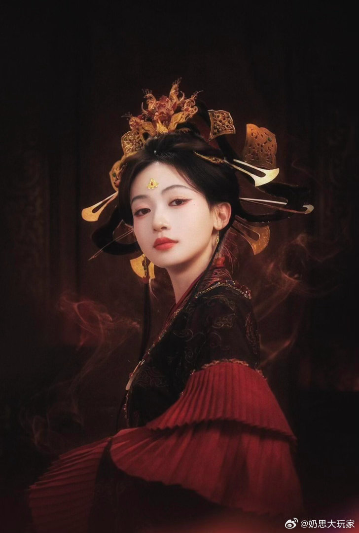 吴谨言红衣美成啥样了吴谨言凤不栖红衣造型吴谨言的红衣造型氛围感直接拉满！华丽的红