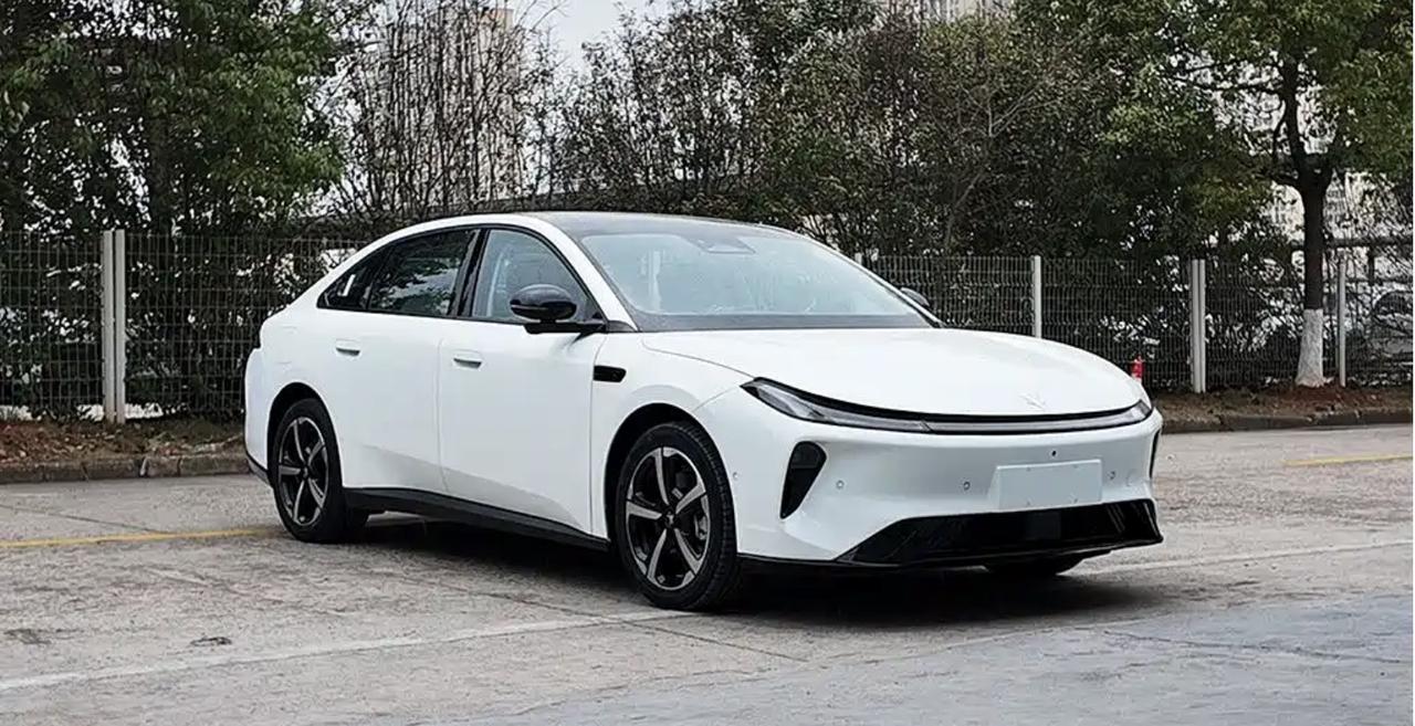 近日，懂车之道获悉，我们从工信部获取一组狐S3换电版车型的申报信息。新车定位中型