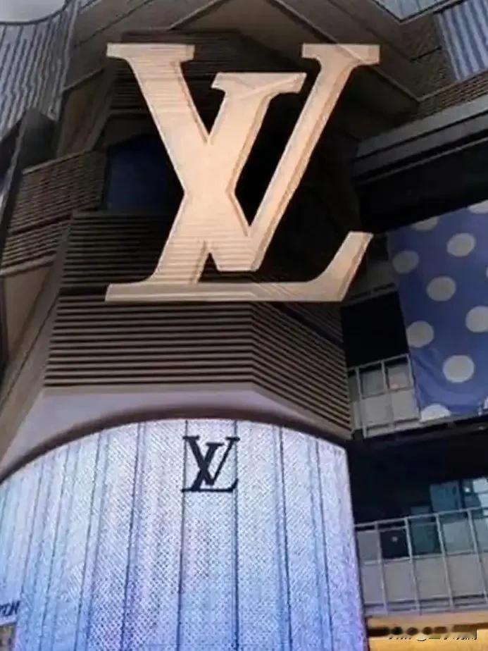 LV要彻底退出贵州了。

贵阳荔星中心店这个月底关门，整个贵州再也没有LV了。过