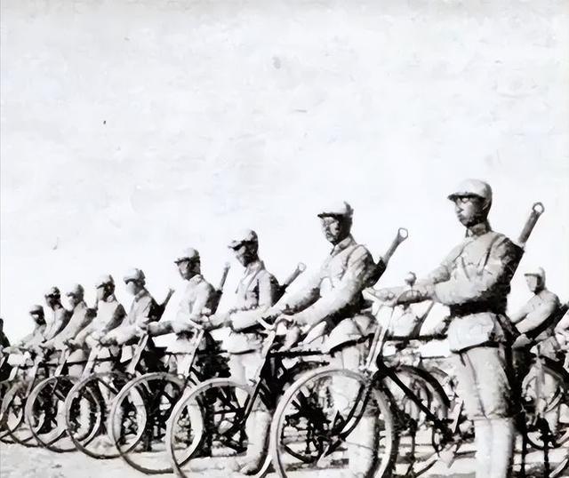 1941年，游击队缴获了30多辆自行车，伪军急了，连忙托人带信，提出要用子弹换回