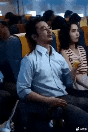 这姑娘绝对是故意的。

男人请记住：除了自己老婆，外面的女人再好，别惦记、别招惹