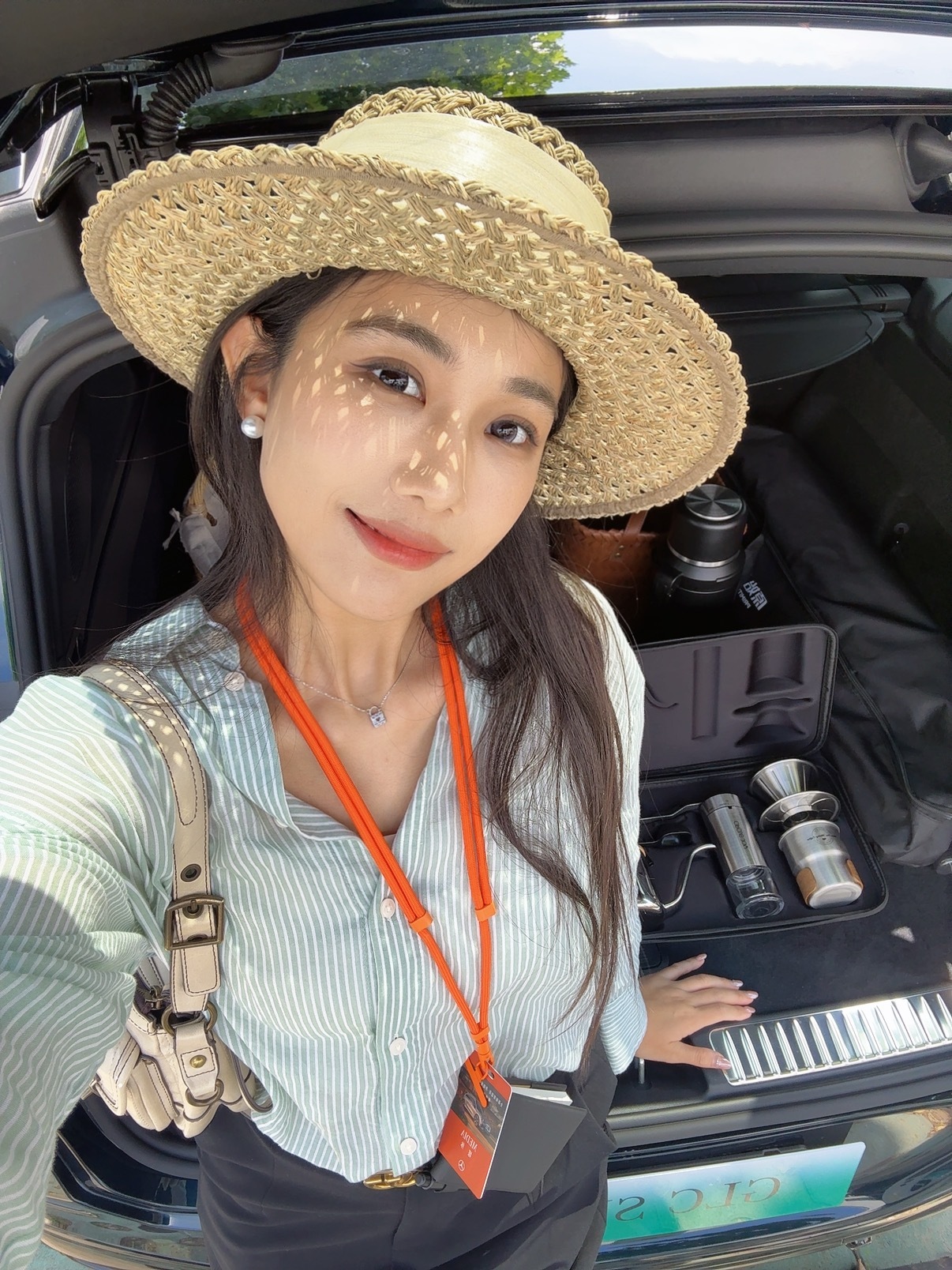 今日份Look和 全新奔驰纯电GLC的一天🕶️我与汽车的日常卷妹的唠嗑