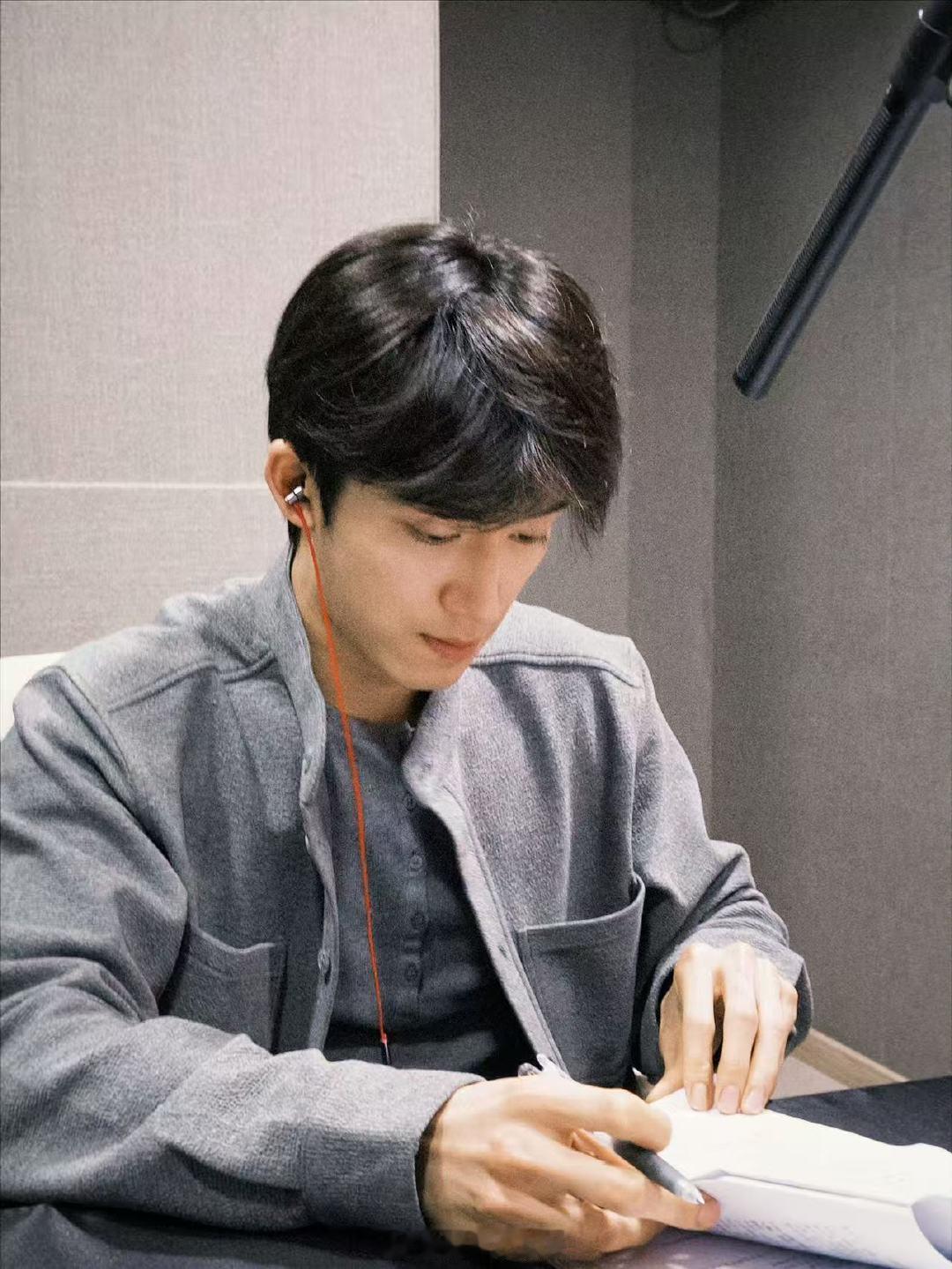 王星越用一句湖南话要求自己 王星越每天说几百个字热嘴 一句湖南话自我要求，每天坚