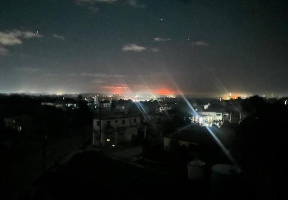 古巴首都哈瓦那多处爆炸，据称有直升机和古巴特种部队的动静 ​​。

古巴国内互联