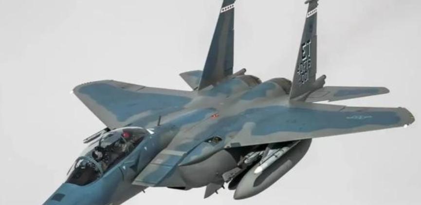 西方媒体最近又开始唱衰咱们中国了，说啥一旦战争爆发，中国 3000 架飞机根本上