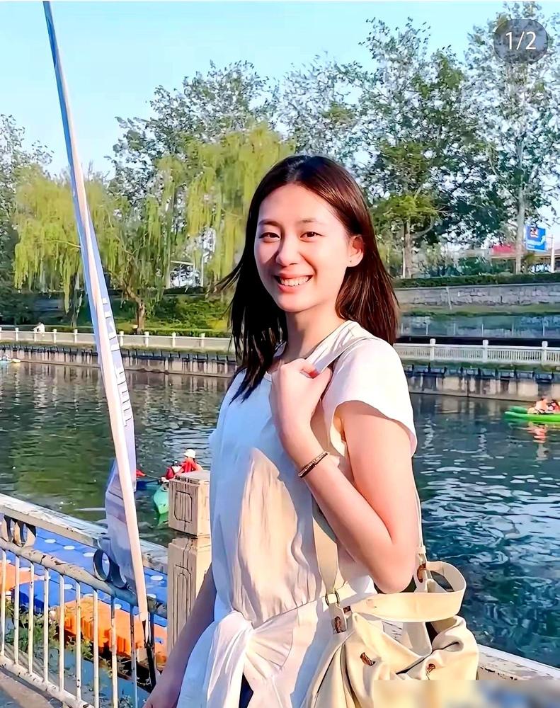 你前脚还盯着新加坡那个脸蛋标致的舒麟茜咽口水，陈熠反手就抡起球拍，三比零送这位白