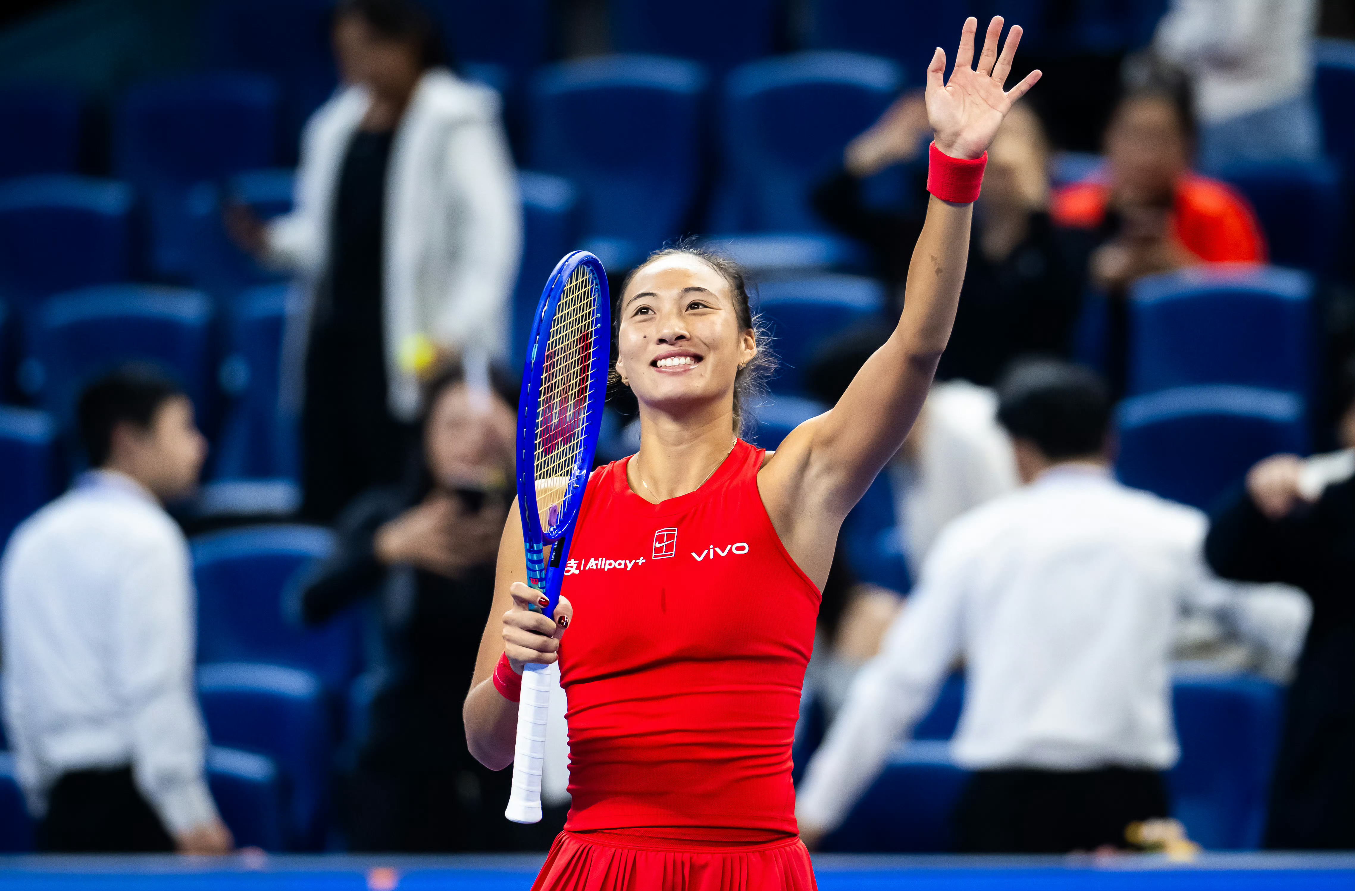 郑钦文重返中网4强wta我们在这里2026中网中网郑钦文打两盘也能在中网赢球了，
