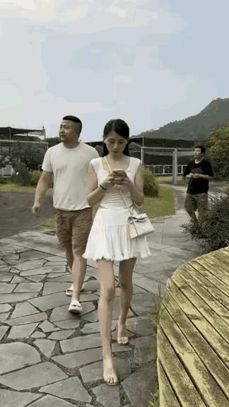 这马屁股拍的准，幸亏逃的快，不然下场很惨[捂脸]