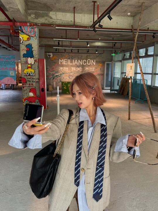 🤓新发型和西装更配噢～