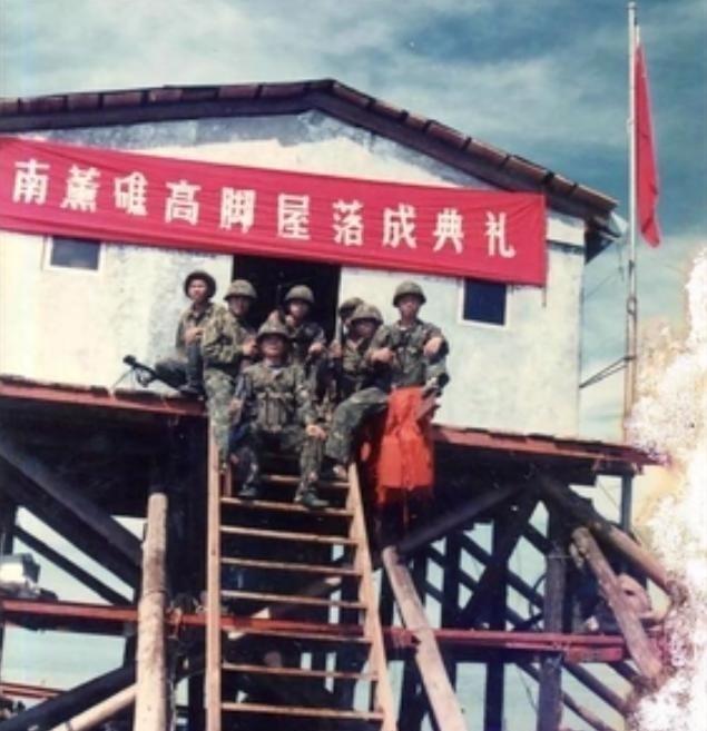 1990年，我军在南薰礁的11名战士失联。调查发现，6名战士惨遭杀害，剩下5人莫