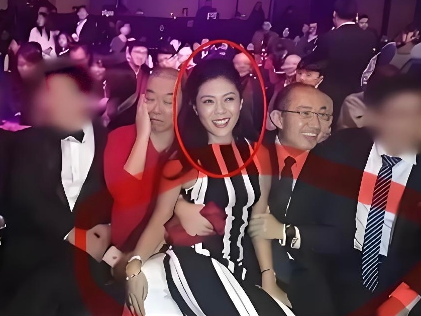 微博之夜集齐了内娱抽象TOP5微博之夜名场面回顾。2015年的微博之夜上，“时尚