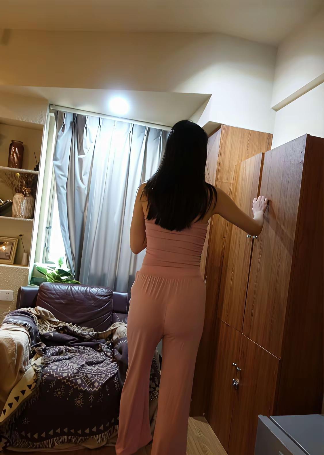 现在这个老公又走了，她该何去何从？一个女人命不好其实也挺麻烦的，前面嫁个老公生了