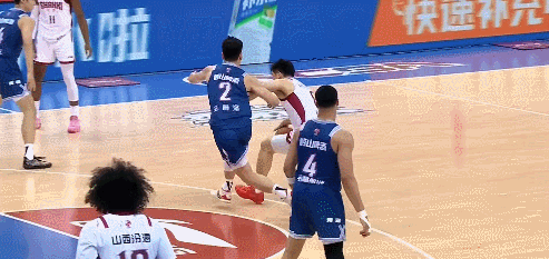 青岛男篮vs山西男篮 张宁今天上半场状态太好了，一球不丢，5中5拿下11分 