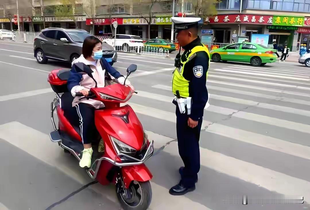 👮‍♂️他为了见我，辛辛苦苦考了编，甚至盛装出席在我面前，每句对话都录了音，我