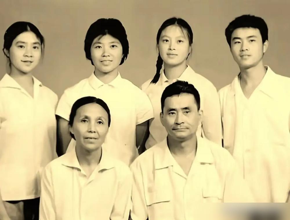 你以为《平原游击队》是演出来的？错了。那根本是李向阳和松井把片场当战场，用真刀真