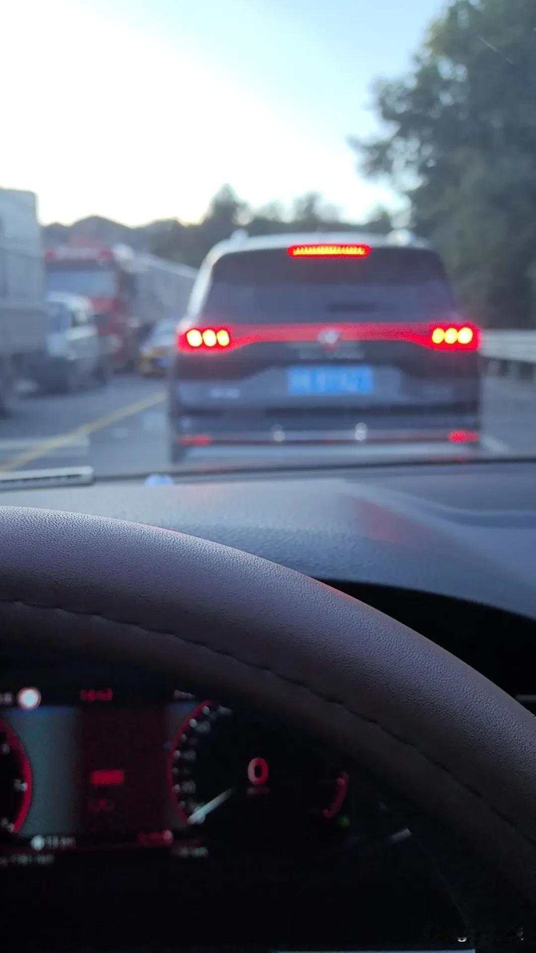 堵车，插队勾逼