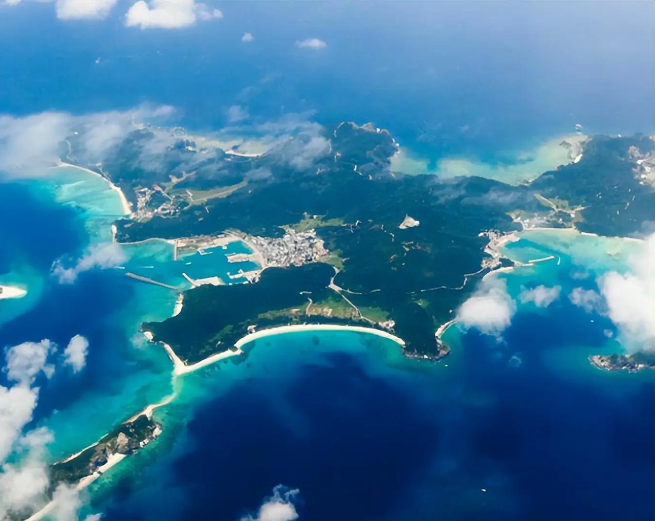 日本软肋，琉球群岛！

日本的薄点不在北海道，眼睛往南一格，琉球群岛这条线，你把