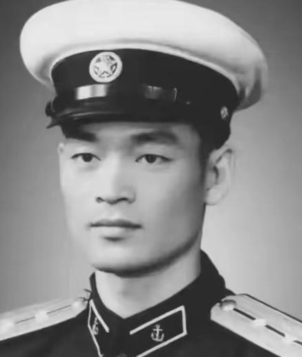 1948年，19岁穷小子硬闯军区大喊找爹！许世友冲出一看，浑身发抖泪崩当场

1