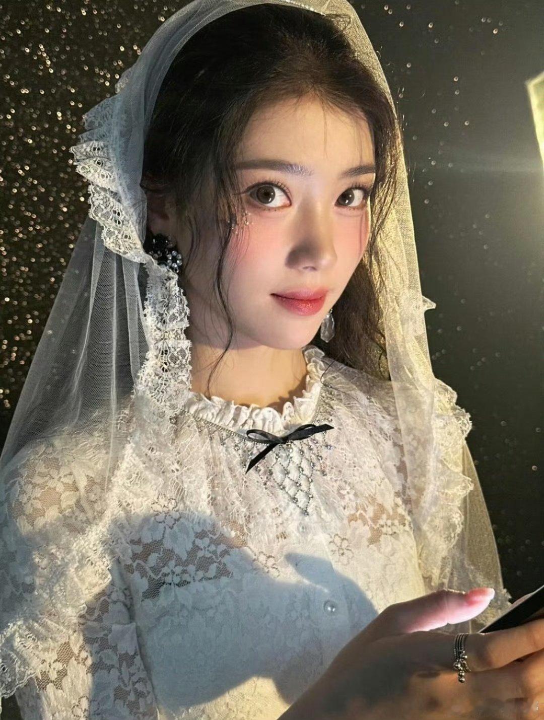 沈小婷翡翠绿瞳 长久等待终有回响！沈小婷solo单曲LEGEND登场，翡翠绿瞳造
