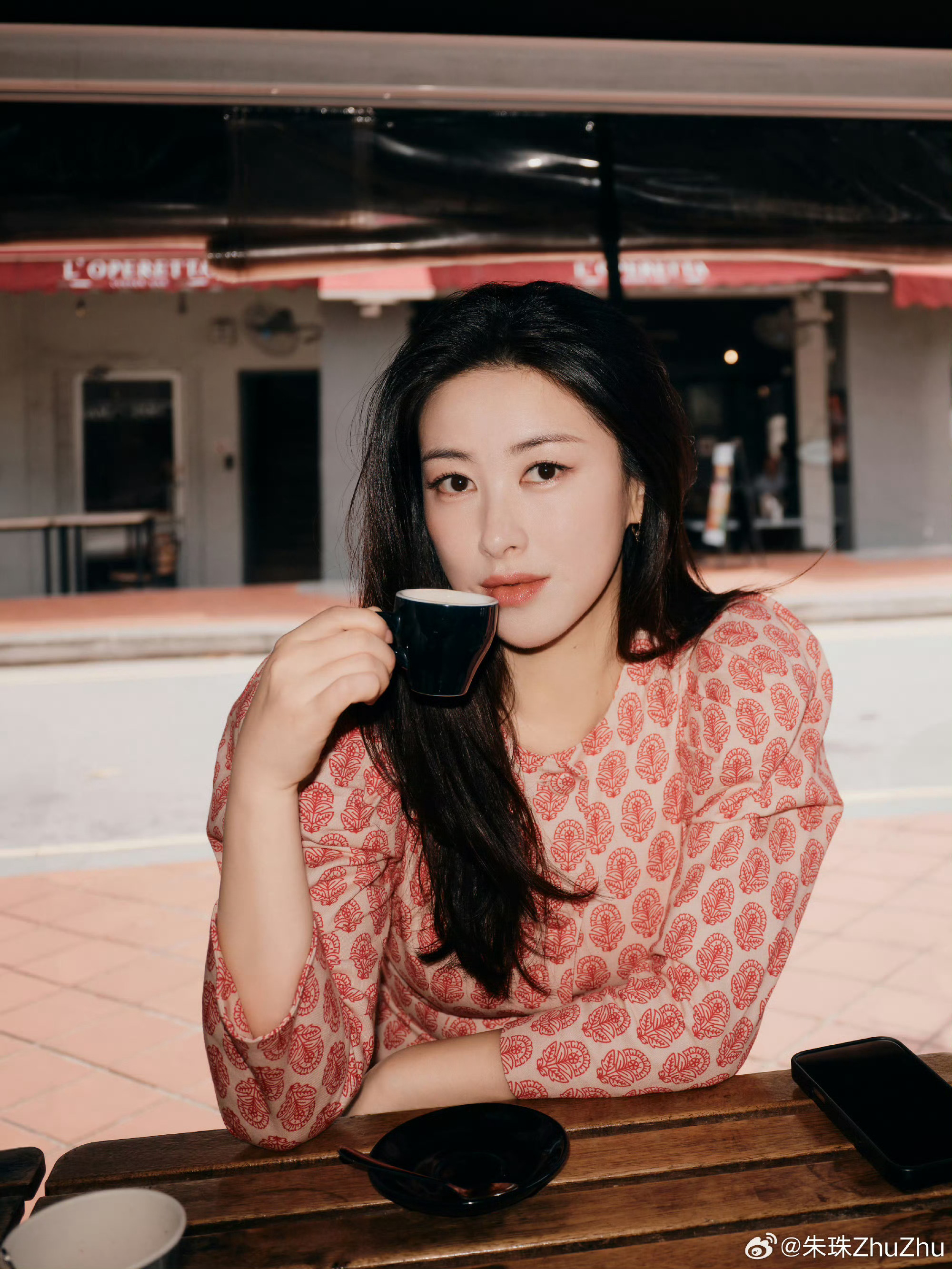 朱珠审美界最权威的母亲姐的审美我只能给到夯了！ 