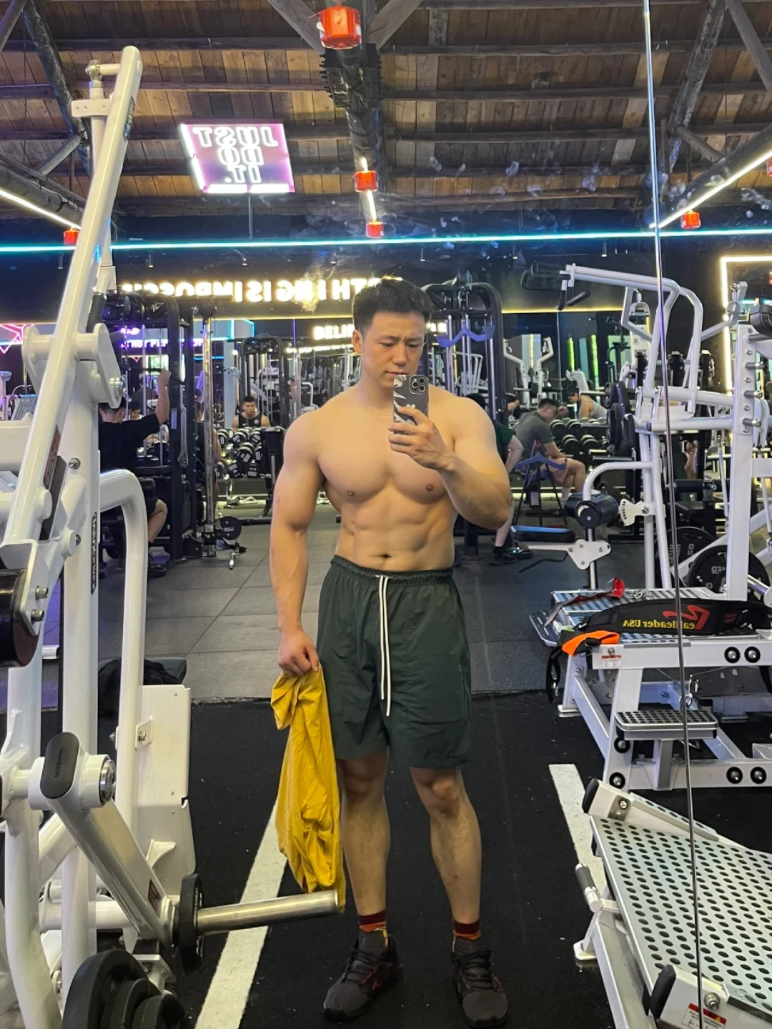 我身材这么好 不脱衣服对不起我练这么辛苦